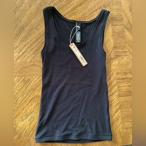 Skims soft lounge rib tank in onyx.